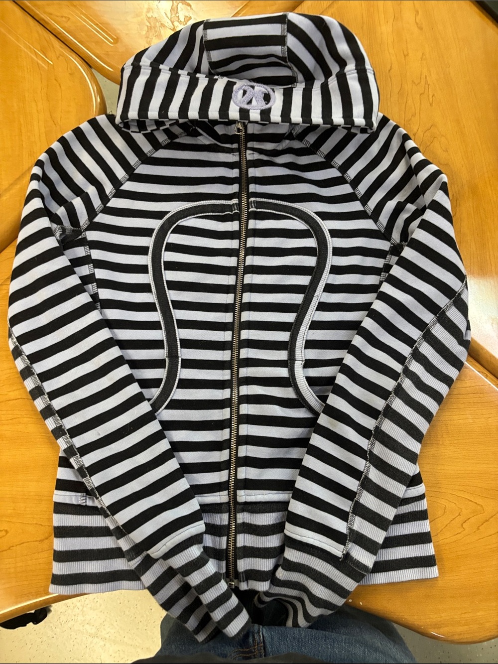 Lululemon Scuba Hoodie *Stretch
Sea Stripe Printed Polar Haze Black “RARE”